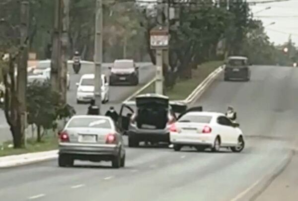 Falsos policías roban varias cajas de celulares en Presidente Franco - La Clave
