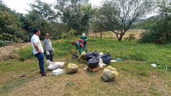 Recolectores de basura “mau” usan como vertedero parque de Pdte. Franco - La Clave