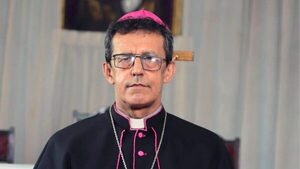 Obispo aparta de sus funciones a sacerdote por relación inapropiada - La Clave