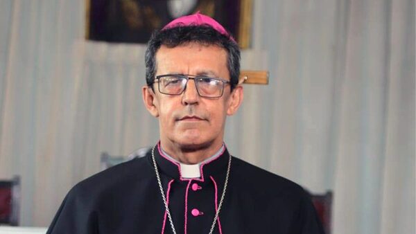 Obispo aparta de sus funciones a sacerdote por relación inapropiada - La Clave