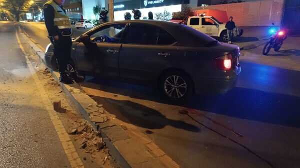 Cae expolicía y dos cómplices tras robo de vehículo con GPS en Asunción - trece