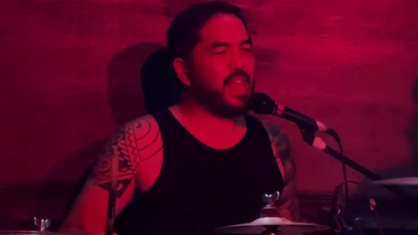 [VIDEO] ¡Mañami! Concejal es todo un músico rockero ra’e