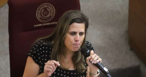 La Nación / Kattya González obvió el protocolo del MEC