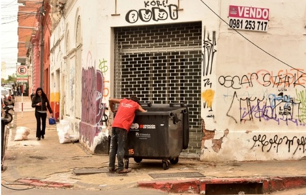 Comercios abandonan el microcentro por altos impuestos y alquileres