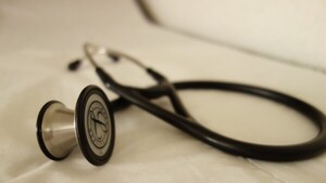 Superintendencia de Salud cierra seis empresas de seguros médicos por irregularidades
