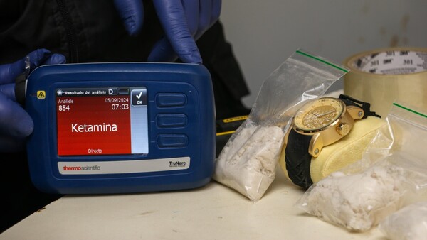Video: Senad extrae ketamina ocultas en cajas de relojes con destino a Estados Unidos
