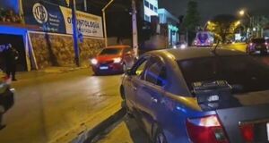 Persecución policial culmina en balacera, choque, heridos y tres aprehendidos