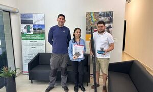 Pescador de Ciudad de Este recupera la marca de un pez sembrado por ITAIPU