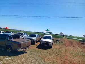 Hurtaron objetos del interior de dos camionetas en Pirapó Km. 13