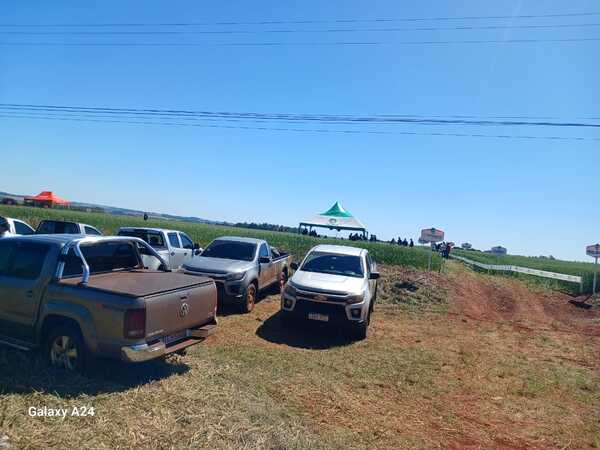 Hurtaron objetos del interior de dos camionetas en Pirapó Km. 13
