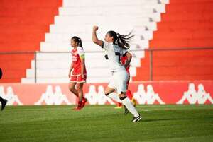 Olimpia y Libertad pelean por el título de Fútbol Femenino - Fútbol - ABC Color