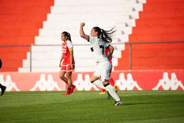 Olimpia y Libertad pelean por el título de Fútbol Femenino - Fútbol - ABC Color