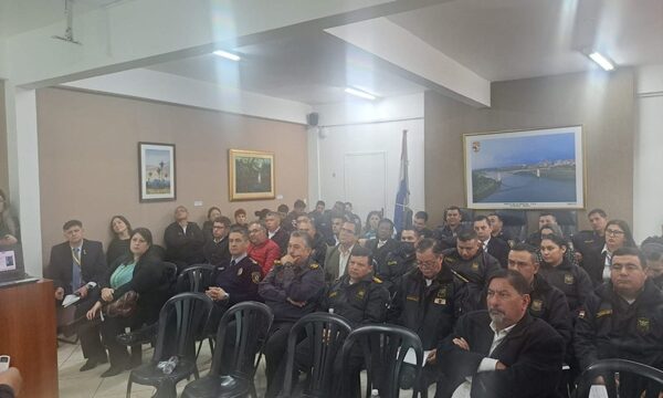 Policía del DESETUR participa en jornada de capacitación turística