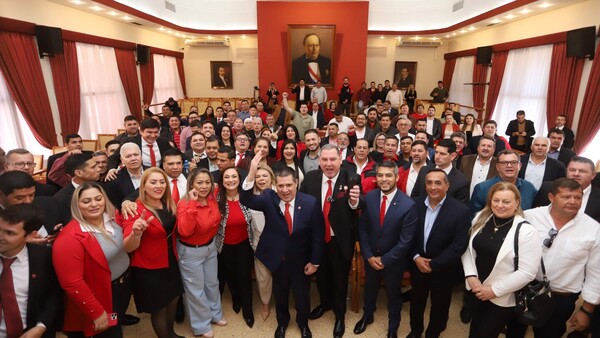 Más de 100 dirigentes de Fuerza Republicana del Alto Paraná pasan a Honor Colorado