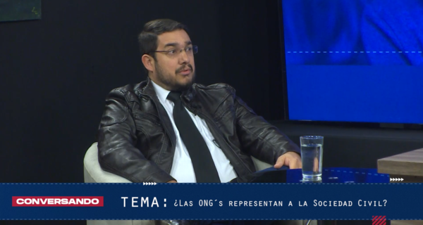 Héctor Acuña Troche brindó análisis crítico sobre el rol de las ONG en la sociedad civil
