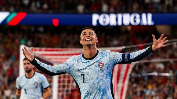 Cristiano Ronaldo alcanza los 900 goles oficiales