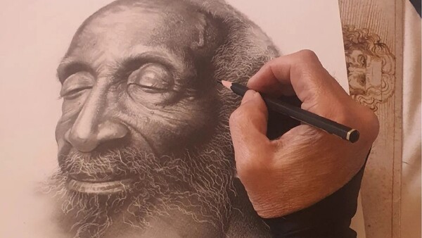 Piel de grafito es la propuesta artística de Diego Schäfer