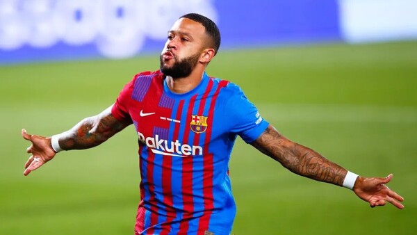 Memphis Depay podría hacer dupla de ataque con un paraguayo