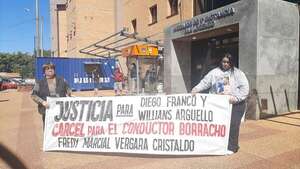 Familiares de pasajero y conductor de Bolt que fallecieron en Avelino Martínez claman justicia - Nacionales - ABC Color
