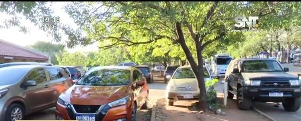 Denuncian robo de vehículo en el estacionamiento de Clínicas - SNT