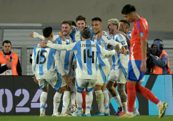 Versus / Argentina arrasa con Chile y sigue mandando en las Eliminatorias