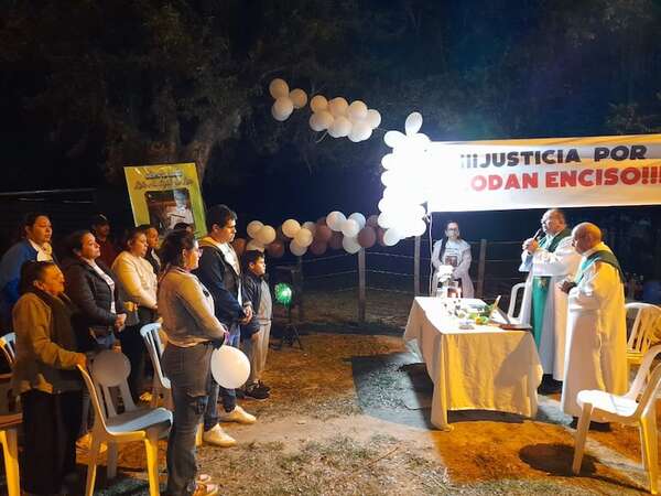 Familiares de Leodan Enciso exigen justicia a ocho meses de su trágica muerte - Policiales - ABC Color