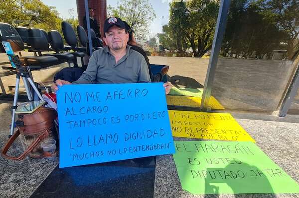 Rolón continúa protesta y aumenta su repudio contra “Oso” Fernández - Política - ABC Color