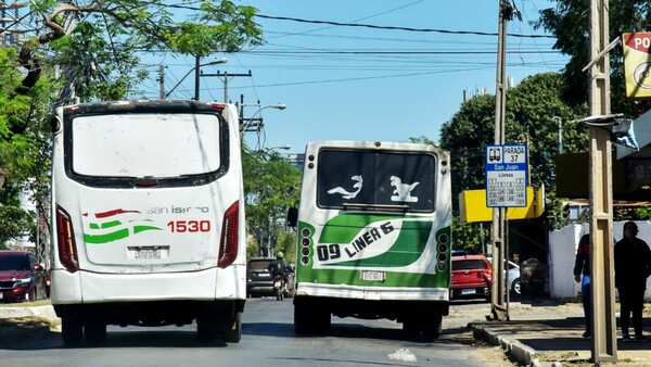 Usuarios viajan aterrorizados por las peligrosas carreras de buses