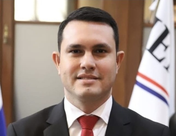 Rivas logra enfriar su proceso por título falso de abogado con sobreseimiento provisional