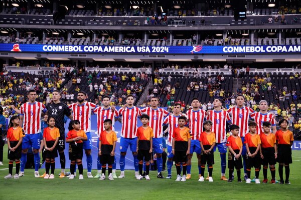Versus / La urgida Albirroja estrena técnico ante Uruguay en la despedida de Luis Suárez