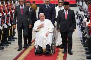 El papa Francisco llegó a Papúa Nueva Guinea como parte de su gira para promover la paz y el entendimiento entre religiones - .::Agencia IP::.