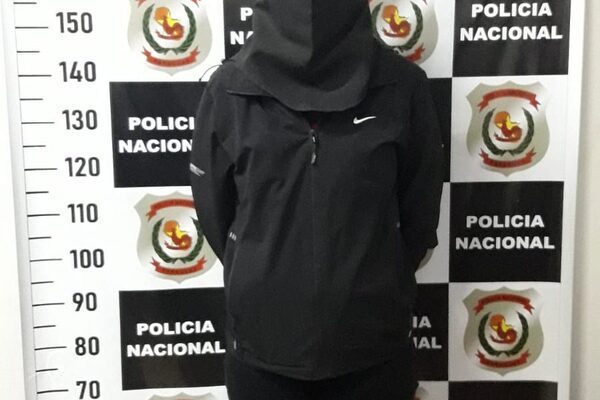 Detienen a funcionaria infiel