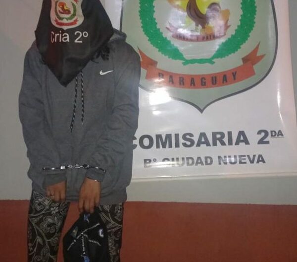Atrapan a ladrona que hurtó manguera de su tío y ya perjudicó a varios vecinos