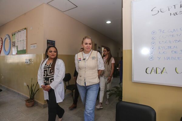 Ministra de Salud realizó visita a tres USF de Boquerón