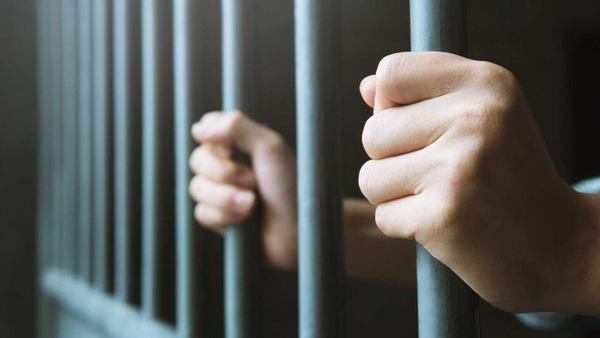 Condenan a cuatro años de cárcel a un adolescente por abusar de su hermanita - Noticiero Paraguay