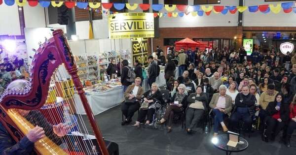 La Nación / Libroferia Encarnación sigue presentando libros, proyectos de lectura y música