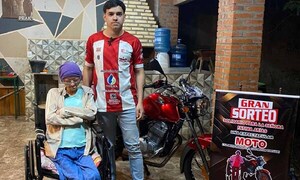 ACADEMO regaló una beca completa a joven que sorteará su motocicleta para ayudar a su madre – Prensa 5