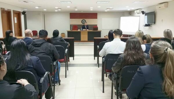 Cnel. Oviedo: Diplomado especializado en el fuero Civil y Comercial