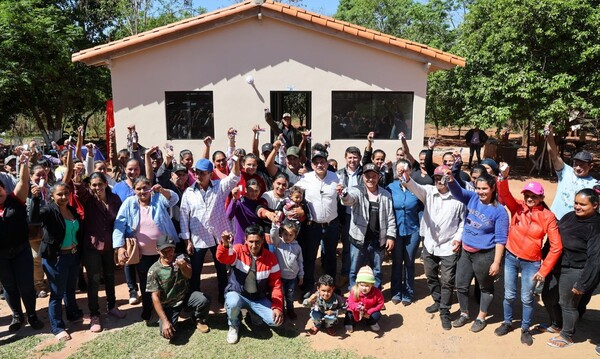 Unas 152 familias de San Pedro acceden a mejor calidad de vida con viviendas entregadas por el gobierno - .::Agencia IP::.