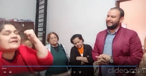 Permisionarios del mercado irrumpen en la oficina de administración exigiendo soluciones (Video) » San Lorenzo PY