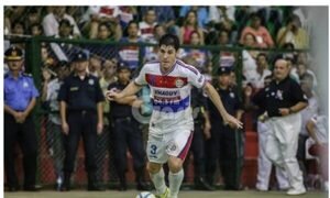 Jueces piden que jugador de fútbol de salón sea metido a la cacerolita