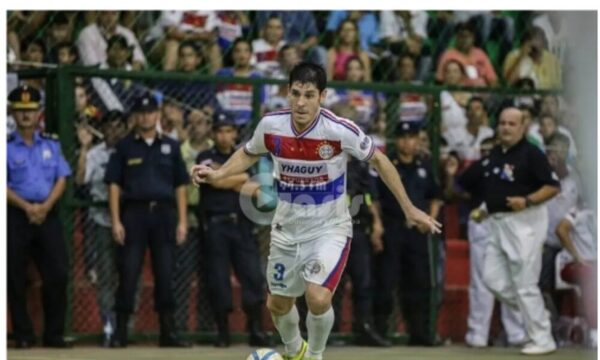 Jueces piden que jugador de fútbol de salón sea metido a la cacerolita