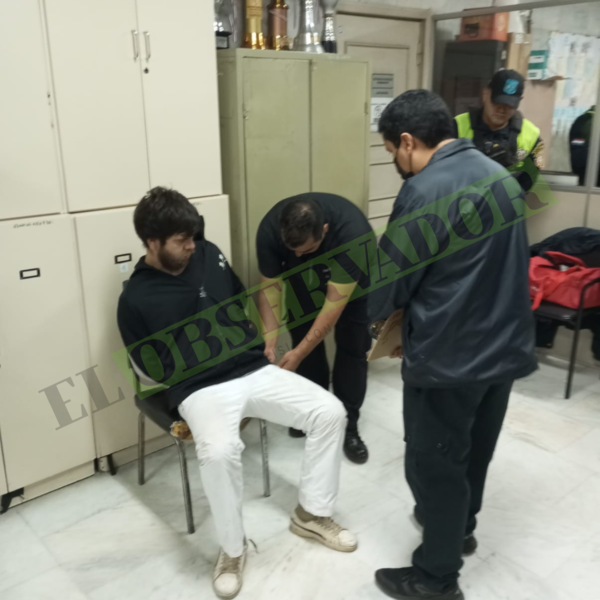 Buscado por incumplir obligación alimentaria fue detenido frente al Palacio tras obstruir el tránsito y resistirse a control