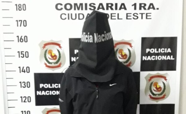 Cajera aprehendida por supuesto hurto de unos 40.000 dólares
