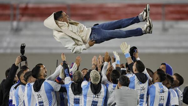 Scaloni elogia a sus jugadores y admite que dejó la puertas abiertas a Di María