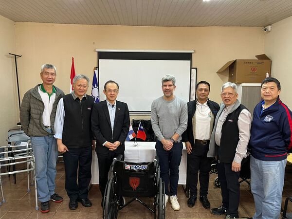 Donación de 10 sillas de ruedas del Consulado de la República de China (Taiwán) al Hospital Regional de CDE - La Clave