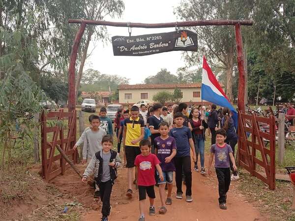 Barbero: una semana de protesta y sin desarrollo de clases - Nacionales - ABC Color
