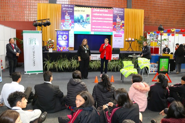 Yacyretá presente en la 20ª Libroferia de Encarnación