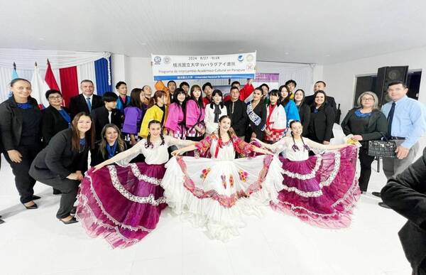 Visita de estudiantes de universidad de Japón