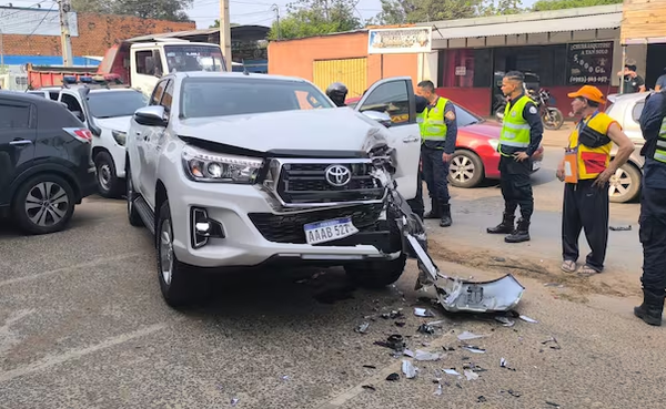 Persecución y balacera: robó una camioneta y fue capturado luego de chocar - Noticiero Paraguay
